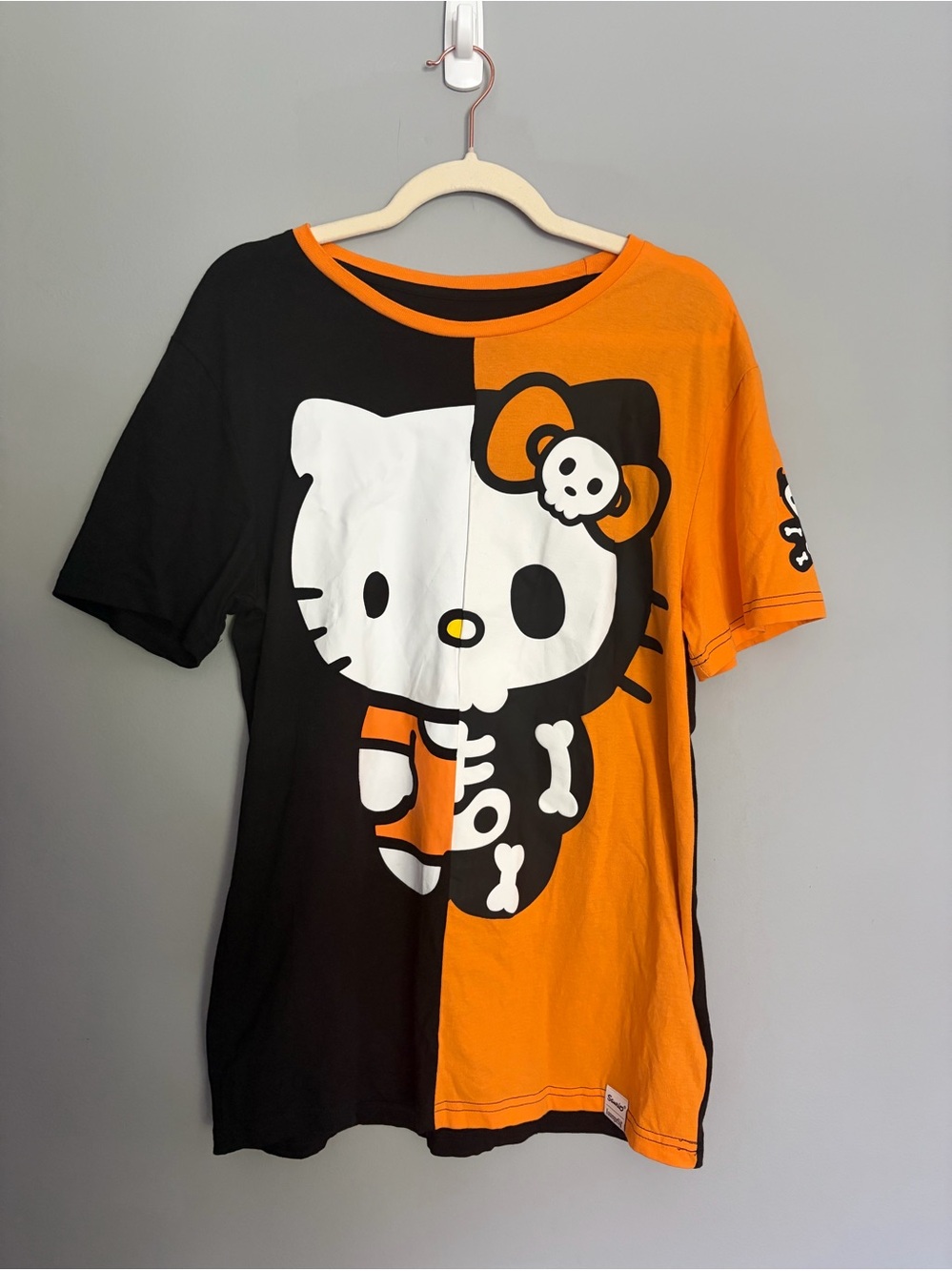 Sanrio x Loungefly Hello Kitty Halloween T-Shirt Size L Split Skeleton GITD